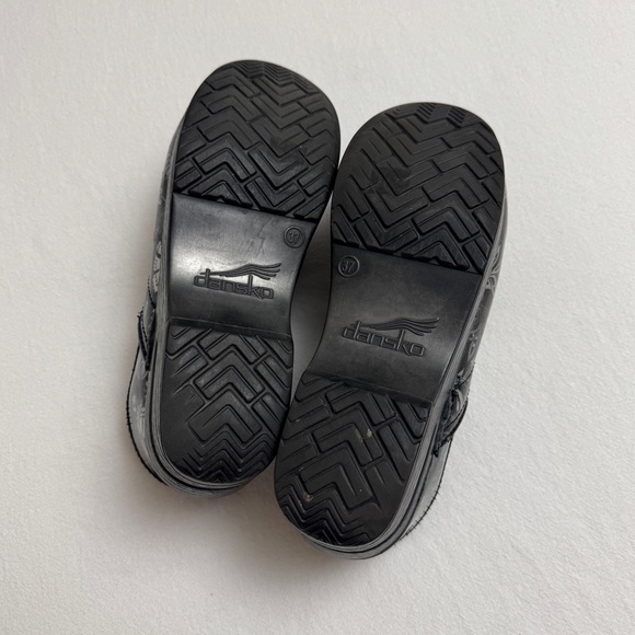 Dansko Black Floral Metallic Print Patent Leather Clogs Size 37 US Size 6.5 - 7 - Picture 11 of 12